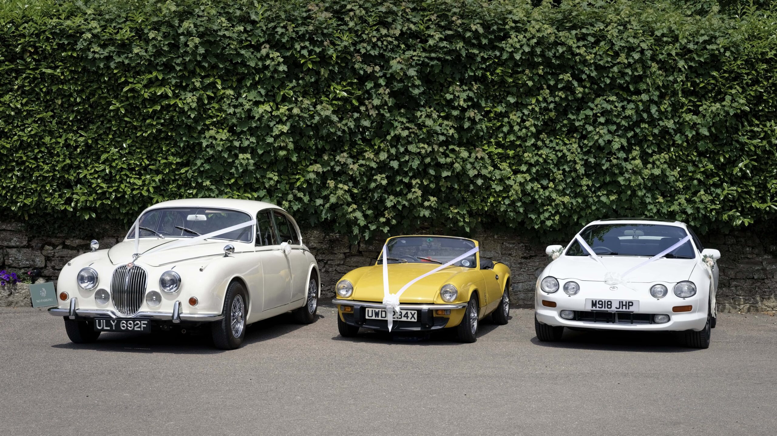 Fitzleroi Barn wedding photographer photo of three classic wedding cars lined up ready for the big day